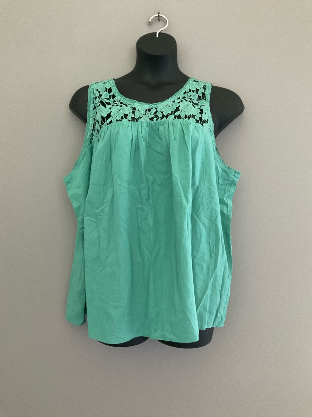 Knox Rose NWT Turquoise Embroidered Sleeveless Shirt